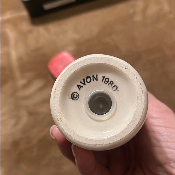 🏠Vintage Avon 1980 Salt and Pepper Shakers - Picture 2 of 5